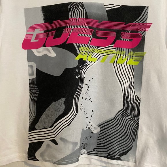 *NWOT* Guess Active White Graphic Crop Top - Picture 3 of 4